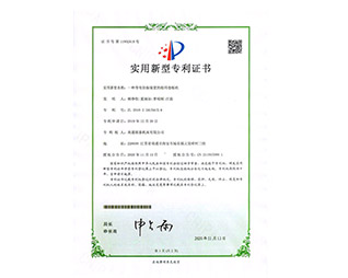一種帶有防振裝置的船用卷板機(jī)